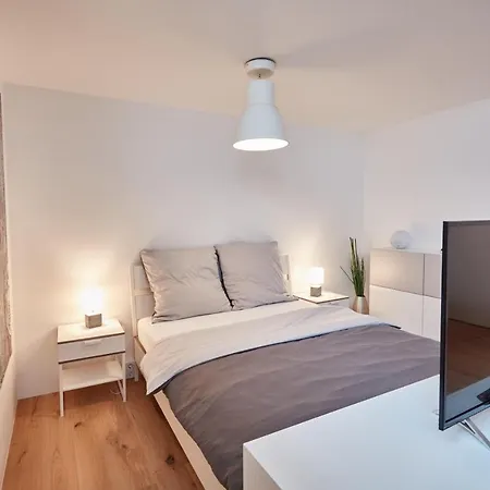Home's Daire Salzburg